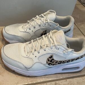 Women's Air Max SC Sneaker Size 7.5 White/Leopard/Gum